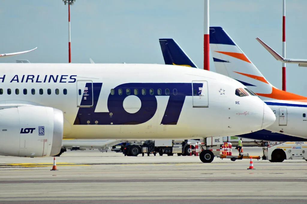 dreamliner 787 8 - zdjęcie lotnisko Warszawa 2018 rok