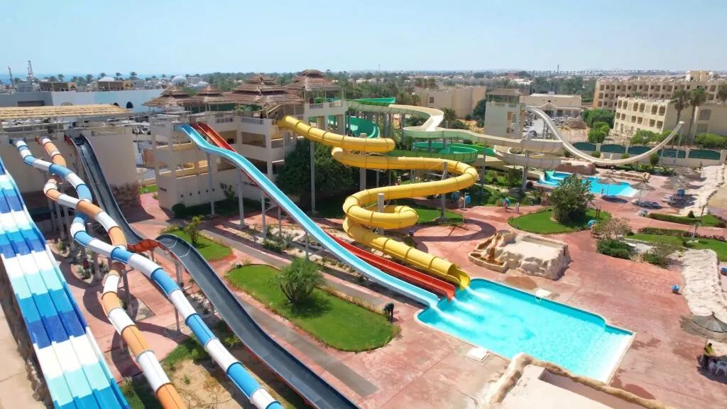 zjeżdzalnie w w hotelu Xanadu Club w Hurgadzie